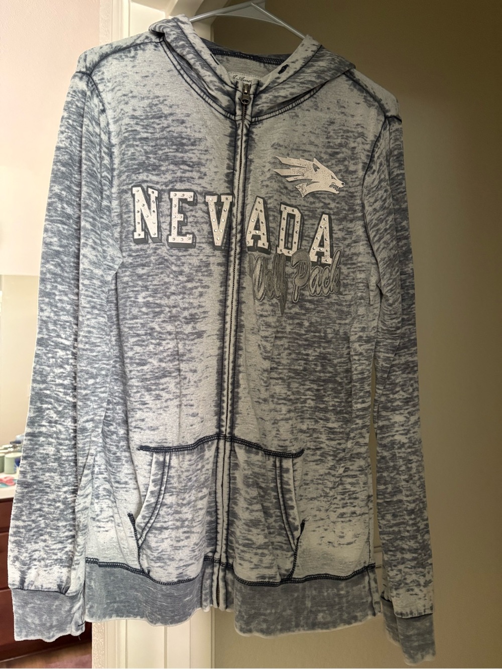 Nevada Wolf Pack Distressed Zip-Up Hoodie Sweater - Grey